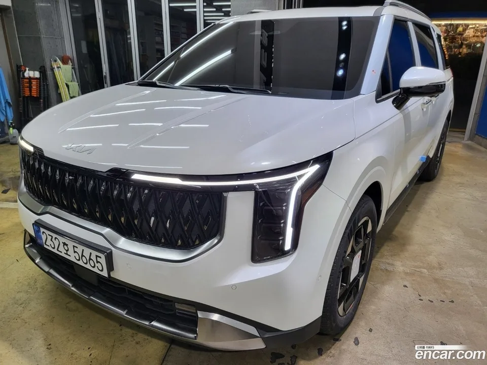 Kia Carnival HEV 9 2025 — фото 1, купить с доставкой в Москву