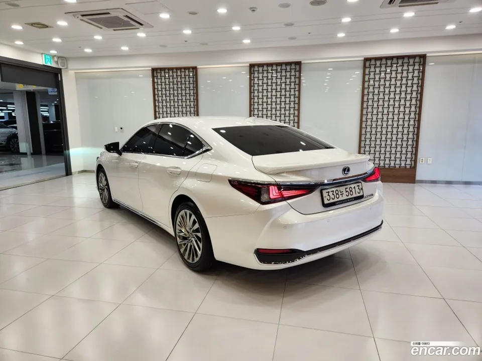 Lexus ES 300h 2025 — миниатюра 2