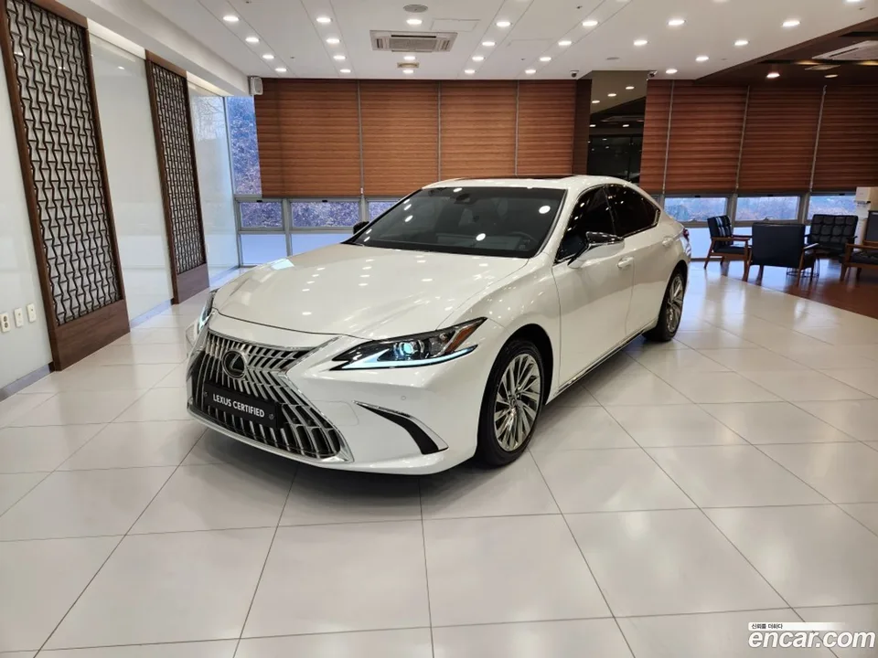 Lexus ES 300h 2025 — фото 1, купить с доставкой в Москву