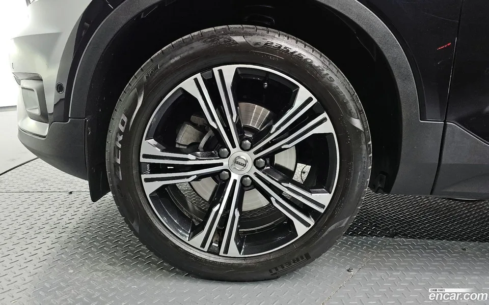 Volvo XC40 B4 2022 — миниатюра 5