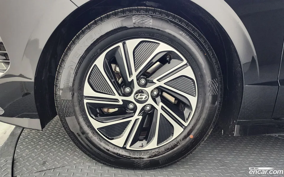Hyundai Sonata The Edge Hybrid 2023 — миниатюра 2