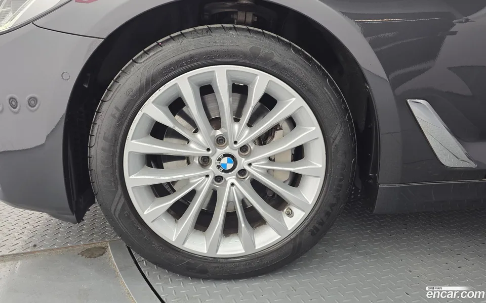 BMW 5 Series 530i 2022 — миниатюра 2