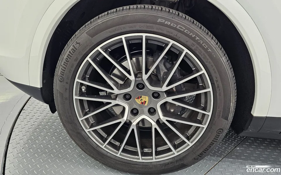 Porsche Cayenne 3.0 2023 — миниатюра 2