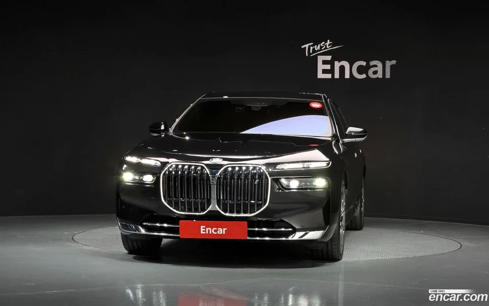 BMW i7 xDrive 60 2022 — миниатюра 3