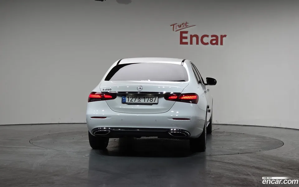 Mercedes-Benz E-Class E250 2022 — миниатюра 4