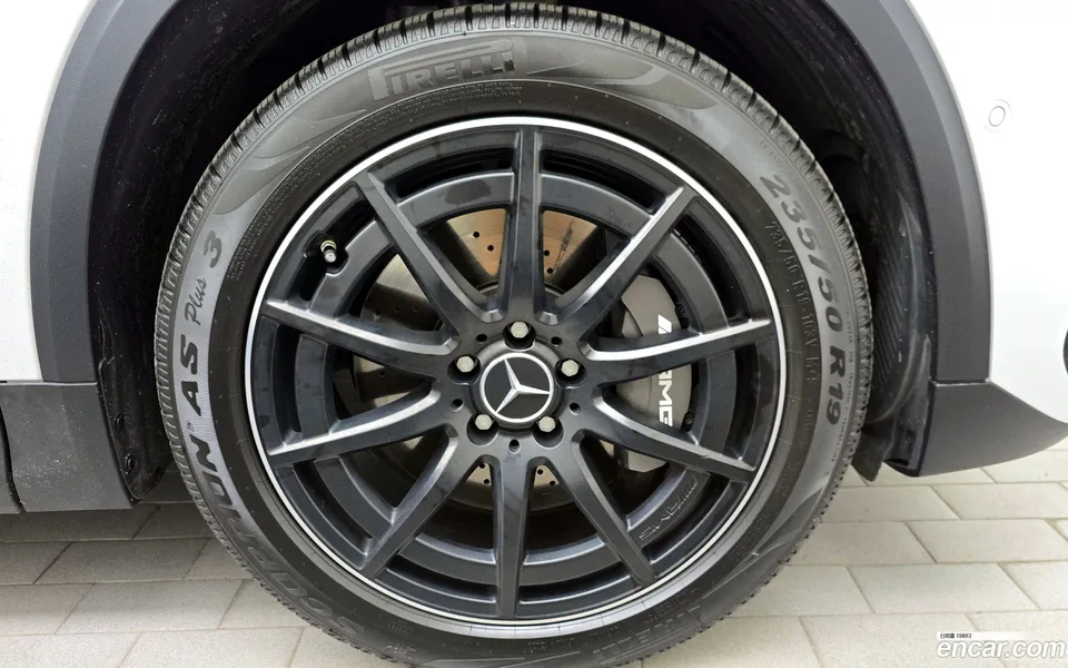 Mercedes-Benz GLA-Class GLA45 AMG 4MATIC+ 2023 — миниатюра 5