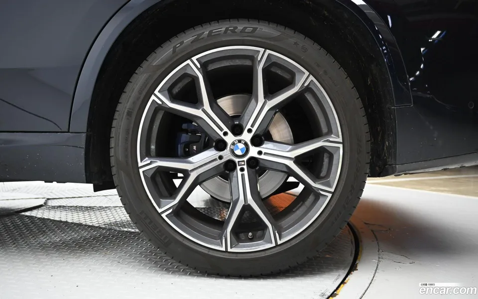 BMW X5 xDrive 40i M 2022 — миниатюра 2