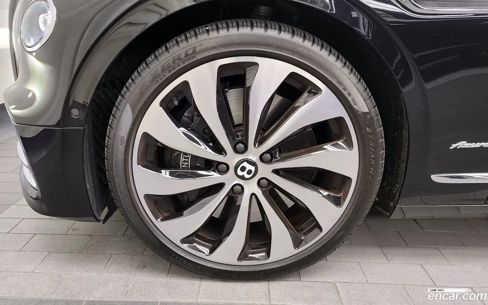 Bentley Flying Spur 4.0 2023 — миниатюра 5