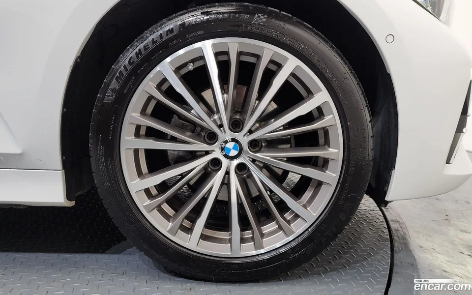 BMW 3 Series 320i 2022 — миниатюра 5