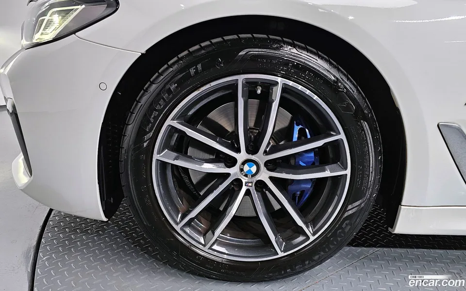 BMW 5 Series 520i M 2022 — миниатюра 5