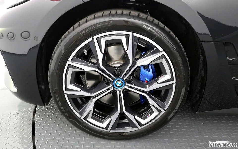 BMW i4 eDrive40 M 2023 — миниатюра 5