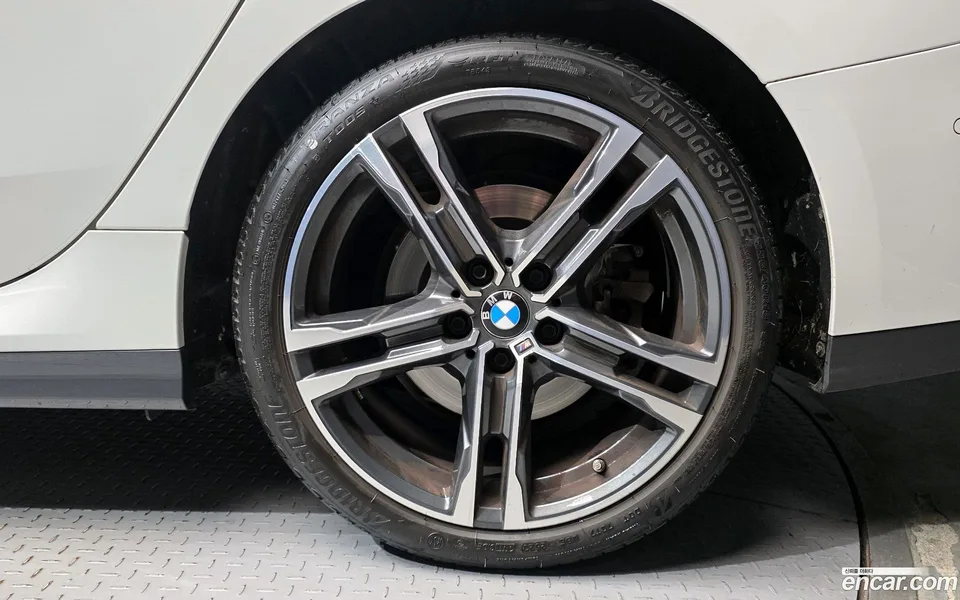 BMW 2 Series Gran Coupe 220i M 2023 — миниатюра 5