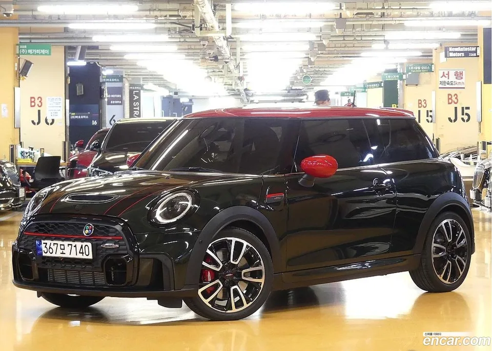 MINI Cooper S JCW 2023 — фото 1, купить с доставкой в Москву