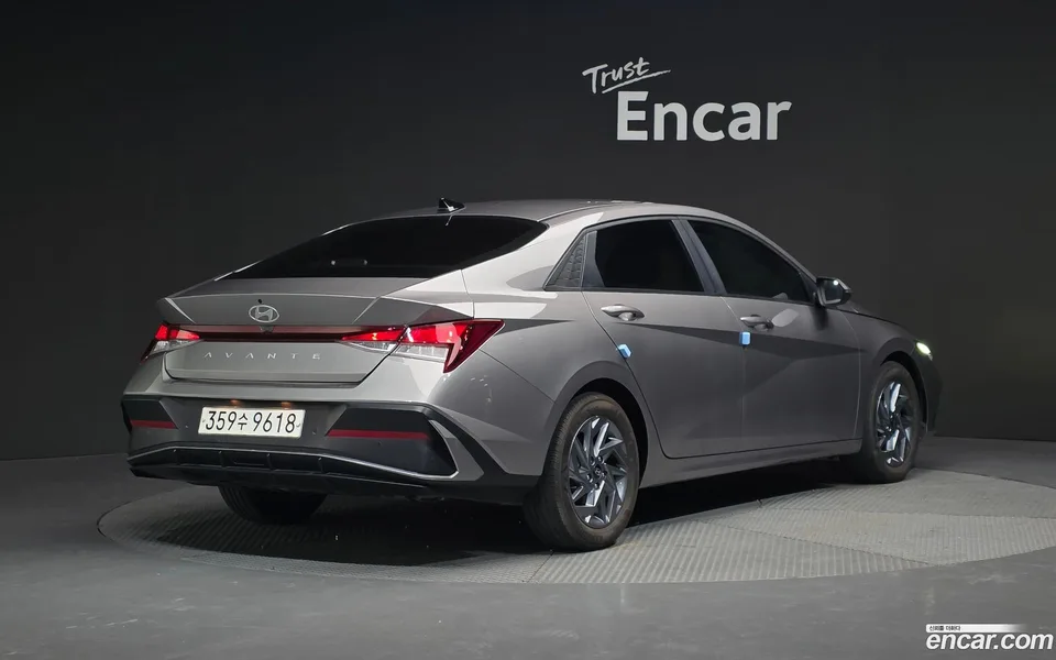 Hyundai Avante CN7 Hybrid 2023 — миниатюра 2