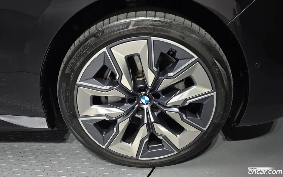 BMW i7 xDrive 60 2022 — миниатюра 2