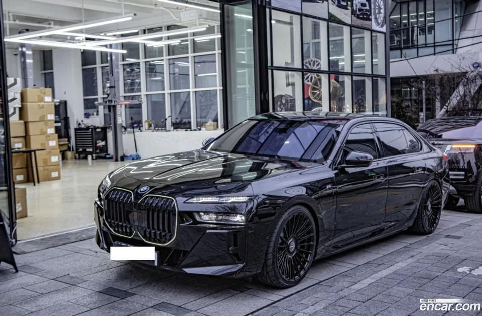 BMW 7 Series 750e xDrive M 2024 — миниатюра 2
