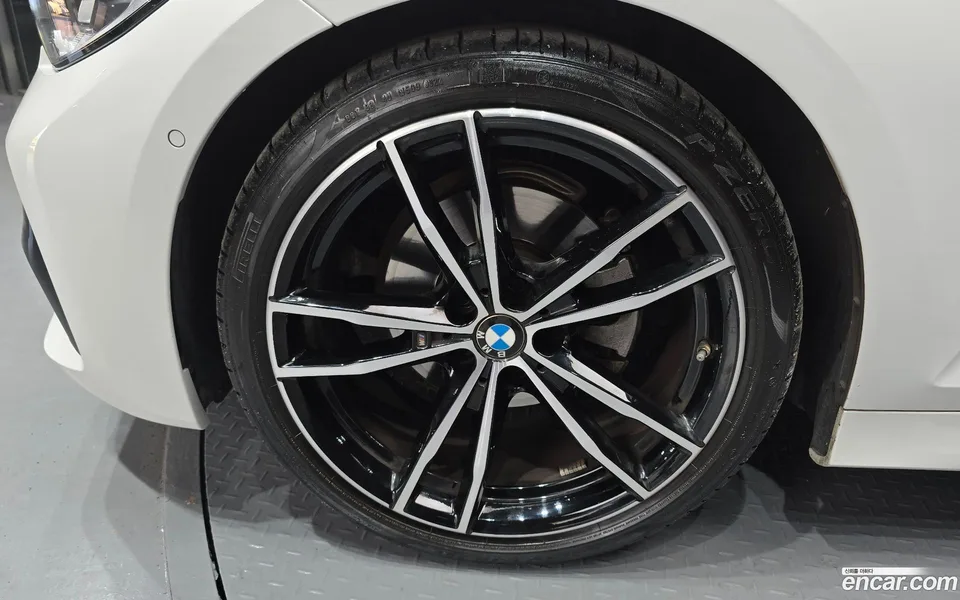 BMW 3 Series 320i M 2022 — миниатюра 2