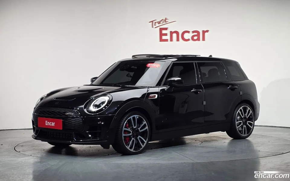 MINI Cooper S Clubman JCW 2023 — фото 1, купить с доставкой в Москву