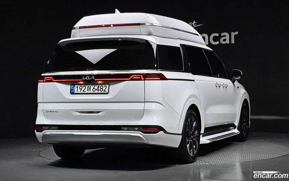 Kia Carnival 7 2023 — фото 1, купить с доставкой в Москву