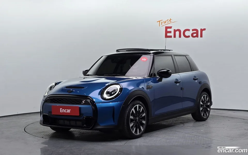 MINI Cooper S 5 2023 — фото 1, купить с доставкой в Москву
