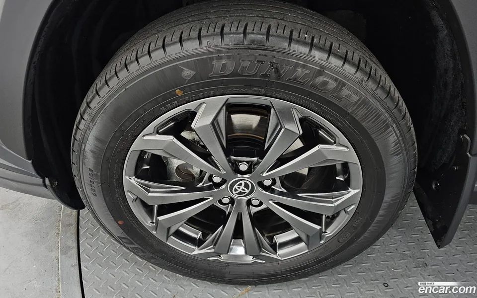 Toyota RAV4 2.5 2WD XLE 2024 — миниатюра 5