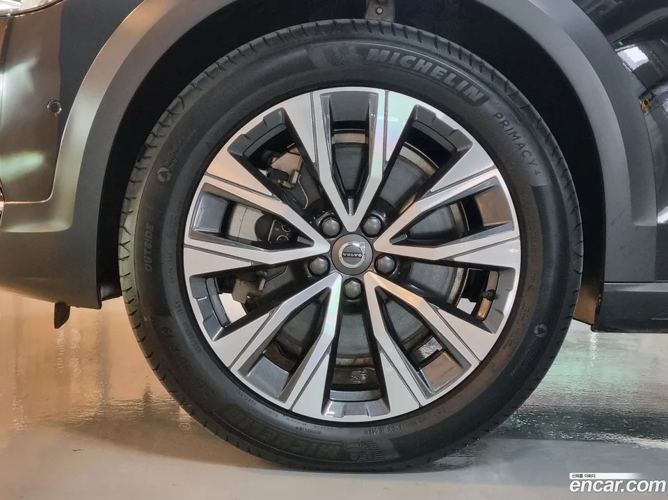 Volvo V90 Cross Country B5 AWD 2024 — миниатюра 2