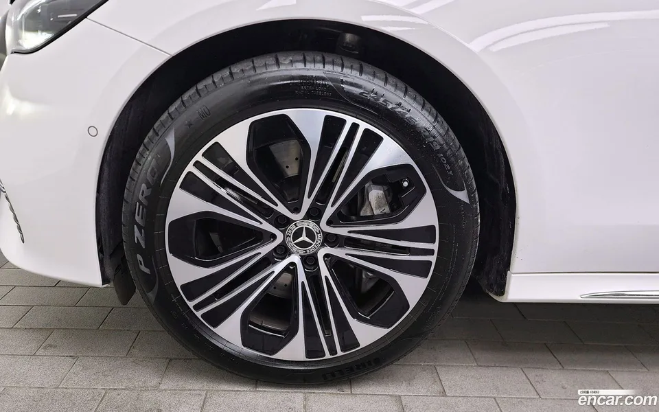 Mercedes-Benz E-Class E350e 4MATIC 2025 — миниатюра 5