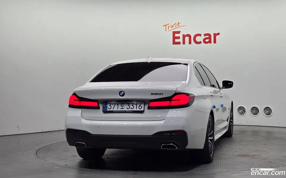 BMW 5 Series 520i M 2023 — миниатюра 4