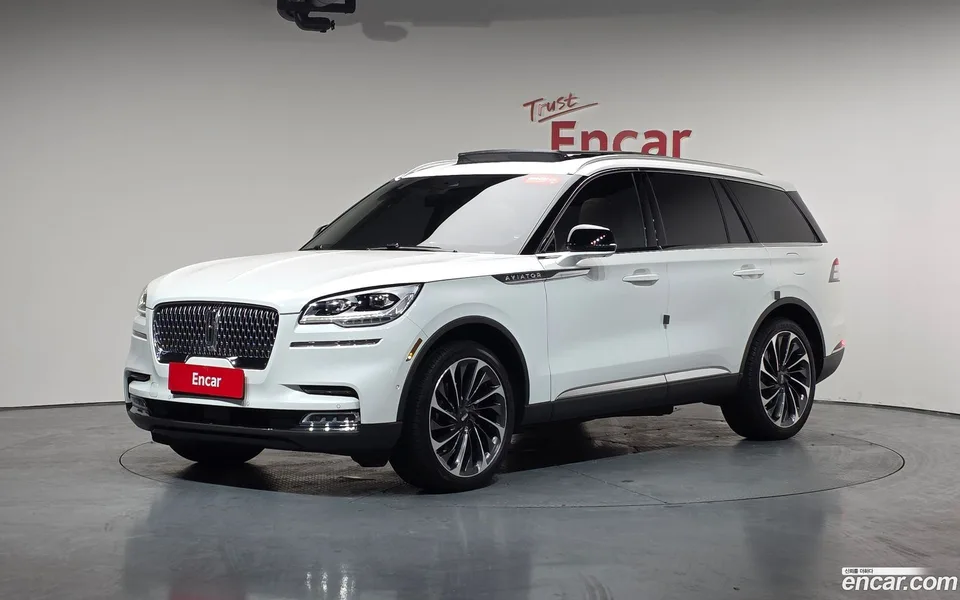 Lincoln Aviator 3.0 AWD 2023 — фото 1, купить с доставкой в Москву