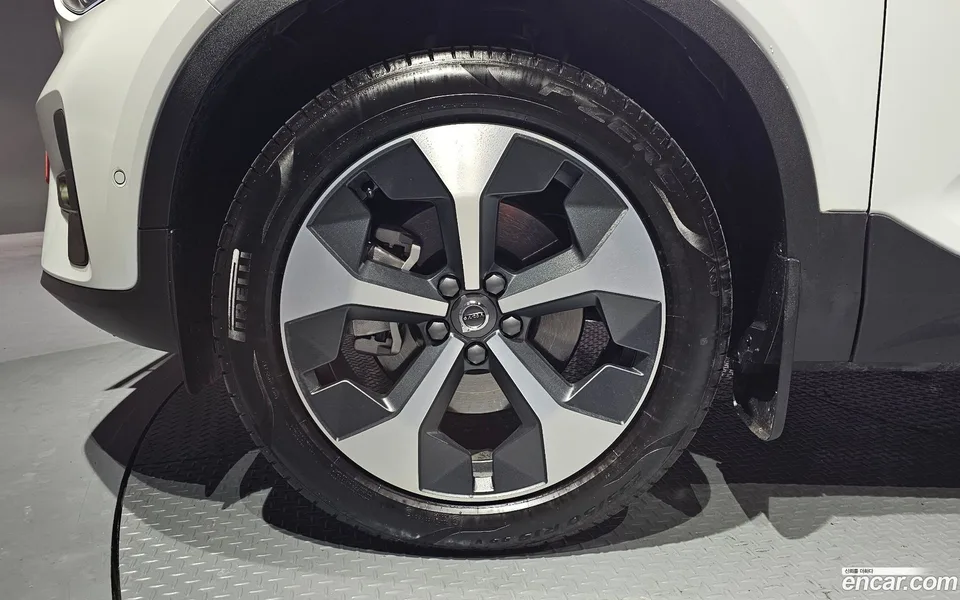 Volvo XC40 B4 2024 — миниатюра 5