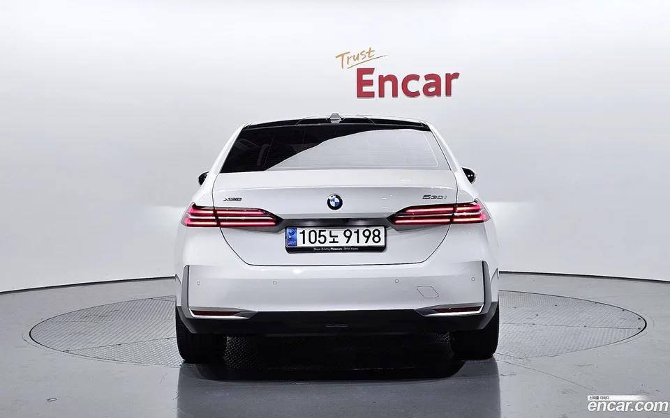 BMW 5 Series 530i xDrive 2023 — миниатюра 4