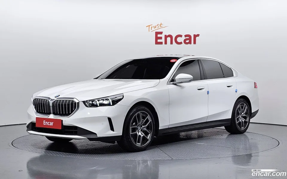 BMW 5 Series 530i xDrive 2023 — фото 1, купить с доставкой в Москву