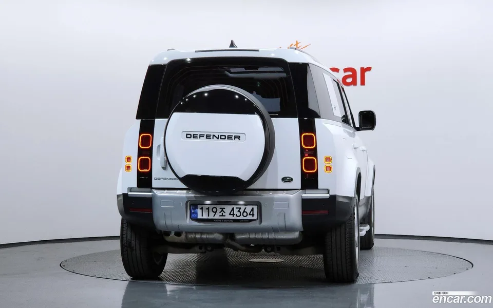 Land Rover Defender 110 D300 HSE 2023 — миниатюра 3