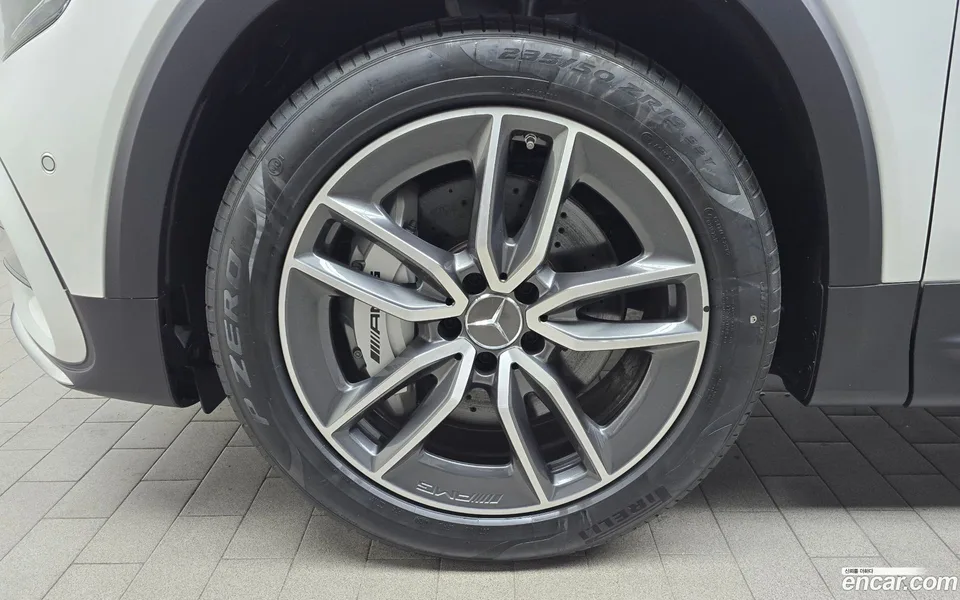 Mercedes-Benz GLB-Class AMG GLB35 4MATIC 2025 — миниатюра 2