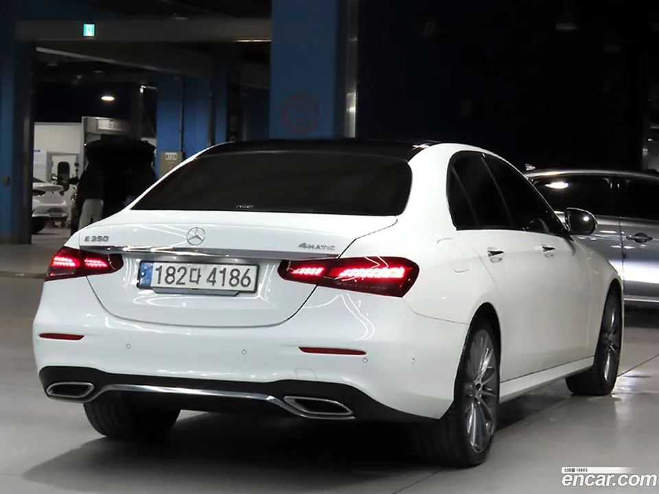 Mercedes-Benz E-Class E350 4MATIC AMG Line 2022 — миниатюра 4
