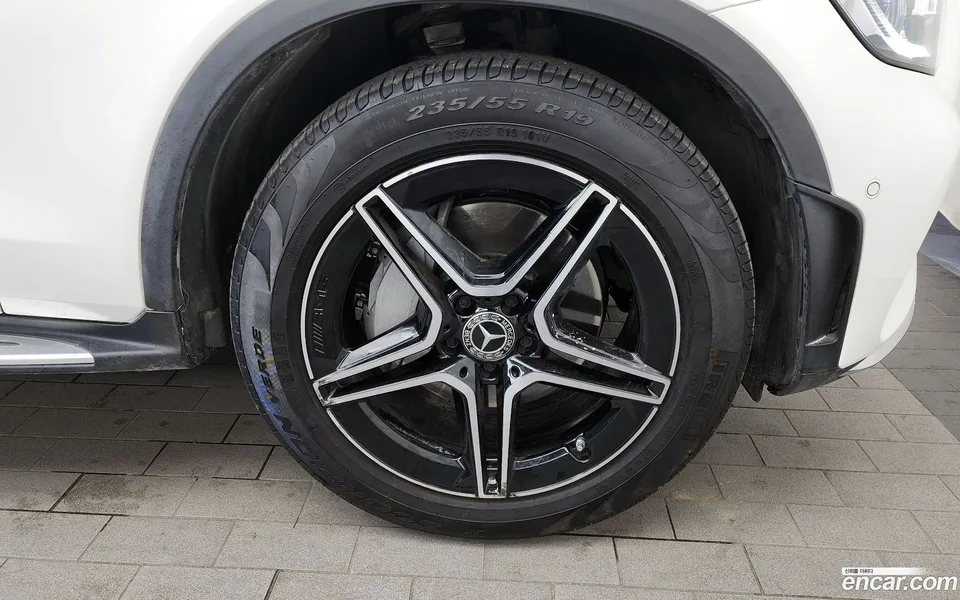 Mercedes-Benz GLC-Class GLC300 4MATIC 2023 — thumbnail 2