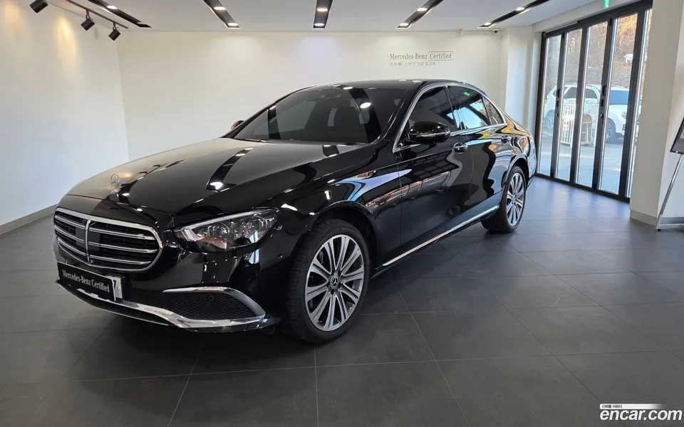 Mercedes-Benz E-Class E350 4MATIC 2023 — фото 1, купить с доставкой в Москву