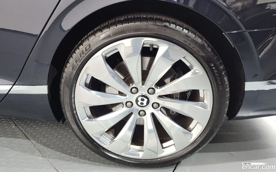 Bentley Flying Spur 4.0 2022 — миниатюра 2