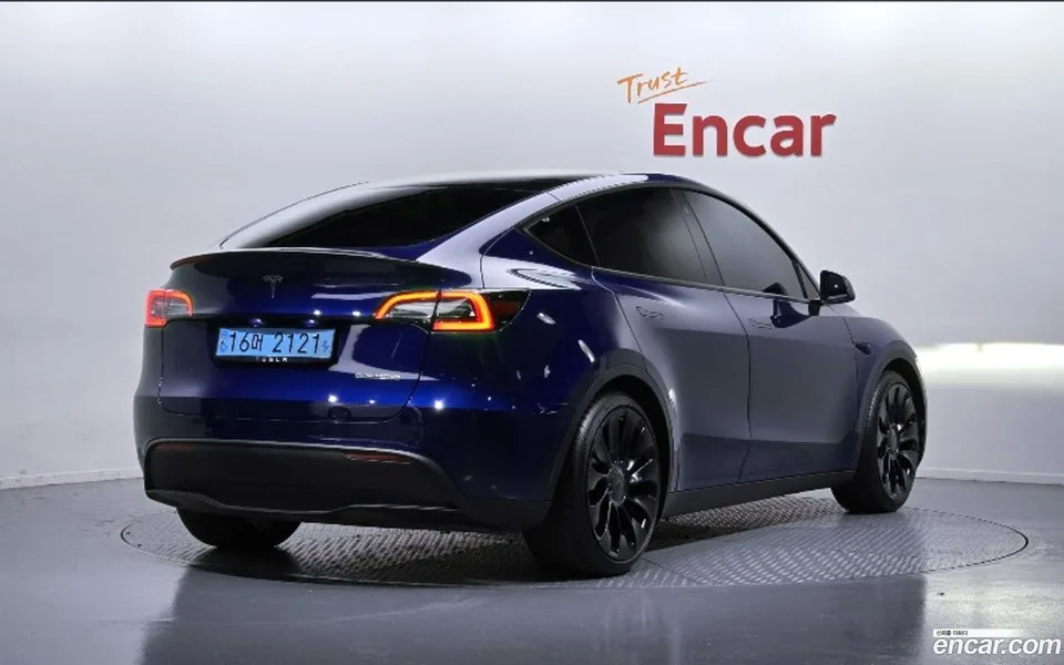 Tesla Model Y AWD 2022 — миниатюра 2