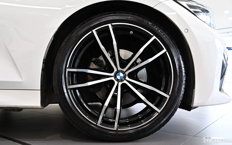 BMW 3 Series 320i M 2022 — миниатюра 2