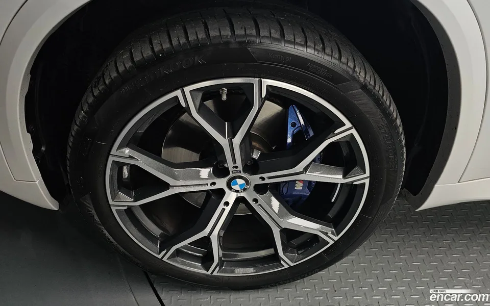 BMW X5 xDrive 40i M 2024 — миниатюра 2