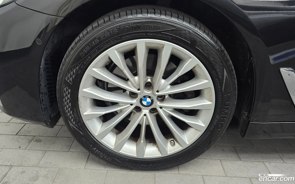 BMW 5 Series 523d xDrive 2022 — миниатюра 2