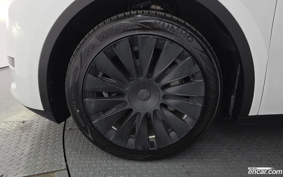 Tesla Model Y RWD 2023 — миниатюра 5