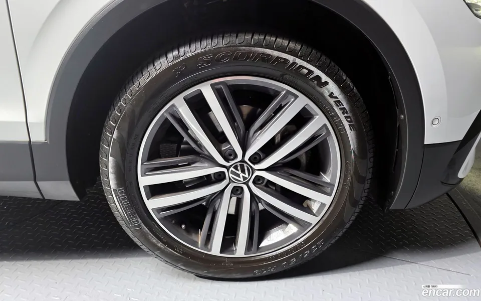 Volkswagen Tiguan Allspace 2.0 TSI 2023 — миниатюра 2