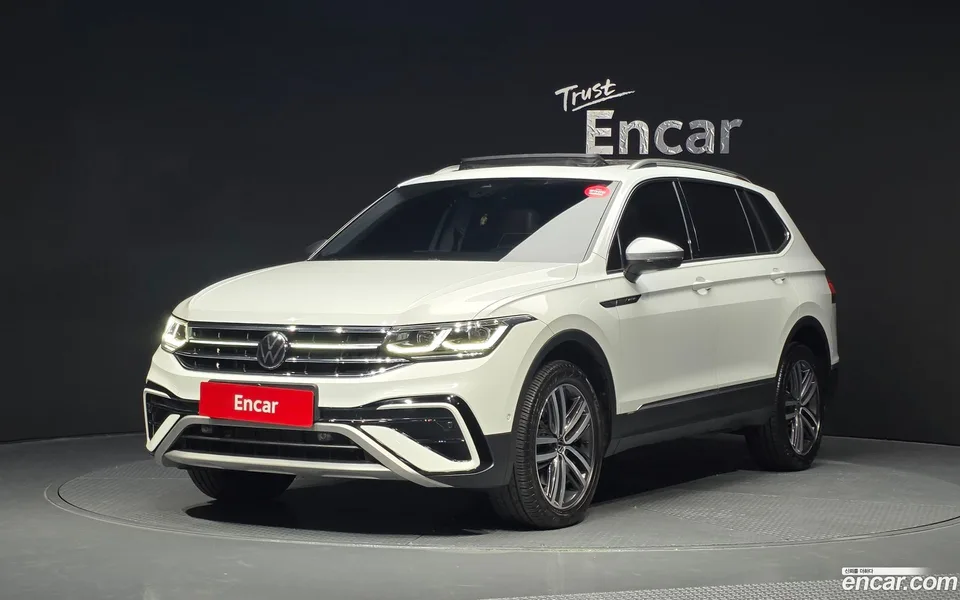 Volkswagen Tiguan Allspace 2.0 TSI 2023 — фото 1, купить с доставкой в Москву