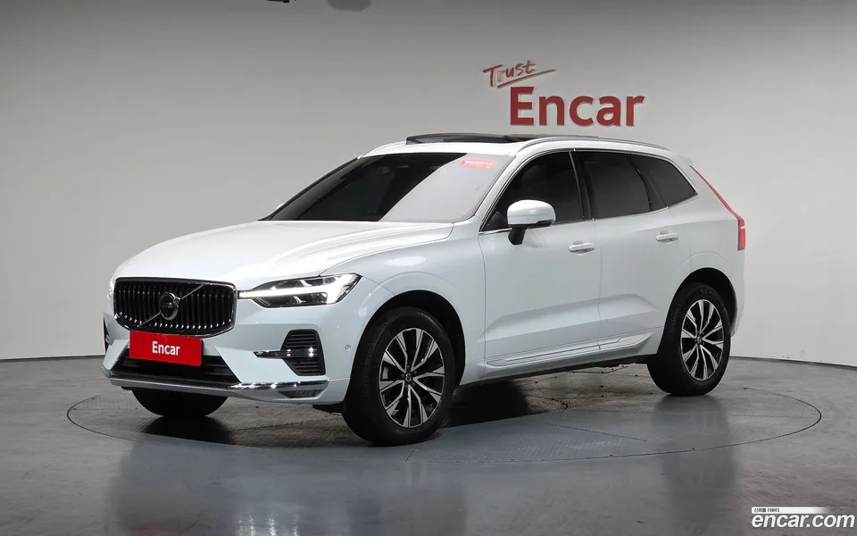 Volvo XC60 B5 2025 — фото 1, купить с доставкой в Москву