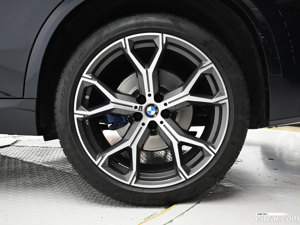 BMW X5 xDrive 40i M 2022 — миниатюра 5