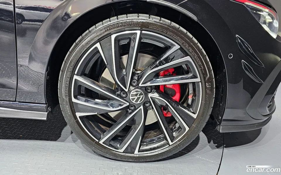 Volkswagen Golf 2.0 GTI 2023 — миниатюра 5