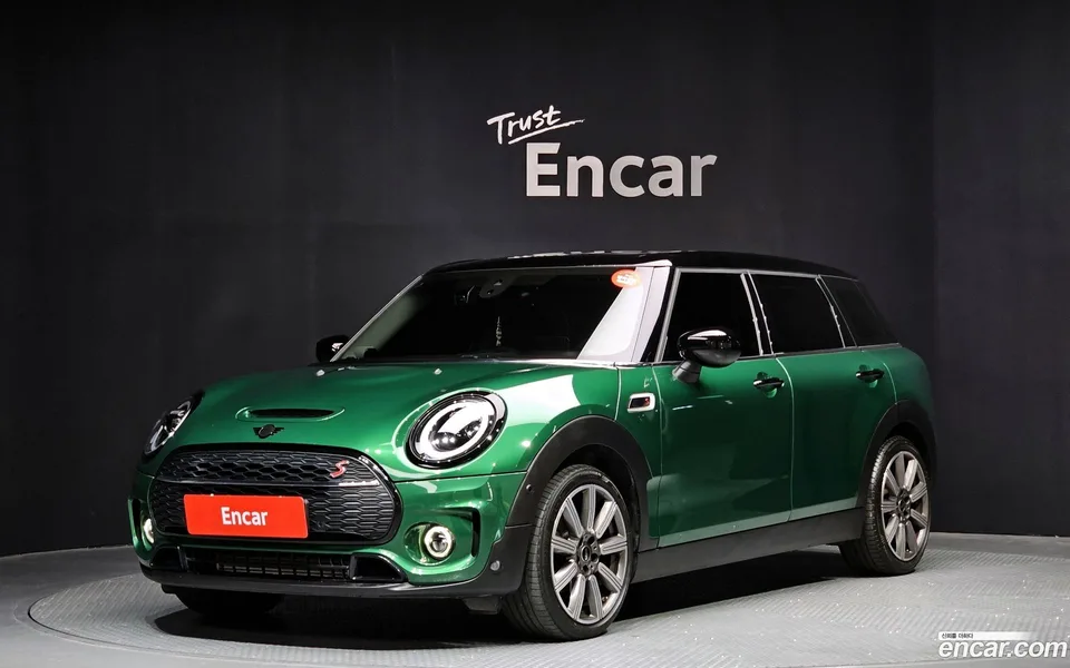 MINI Cooper S Clubman 2023 — фото 1, купить с доставкой в Москву