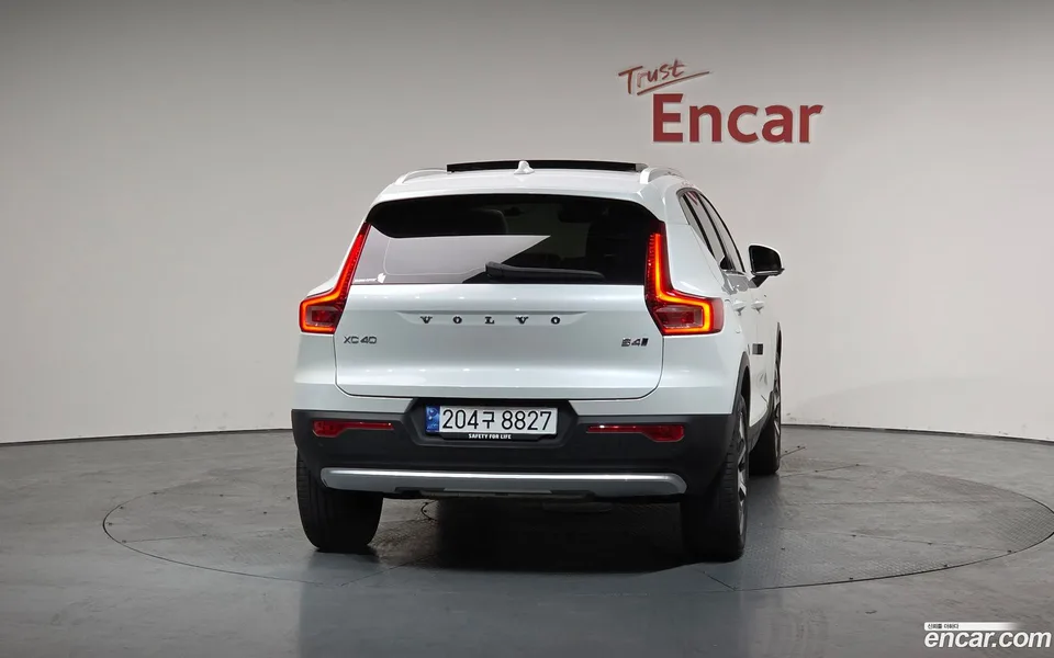 Volvo XC40 B4 2023 — миниатюра 4